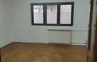 Incichiriez parterul unei case cu etaj .