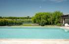 Vila individuala cu piscina si deschidere la lac Izvorani, zona ex - 7