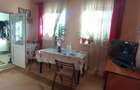 Casa,Centru ,curte (alee comuna)
