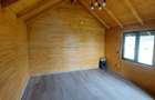 Casa din lemn + 29 de arii teren intravilan