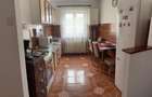 Apartament de vanzare- 3 camere - 8