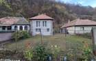 Casa solida cu teren generos in zona foarte linistita-Poiana Marului,Brasov