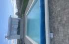 Casa de vacanta ?i piscina cu deschidere la lac.
