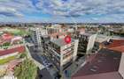 Apartament cu 3 camere, mobilat ?i cu parcare proprie