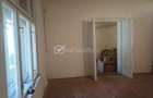 Oportunitate investitie- Casa renovabila, 2 camere, curte comuna, Centru