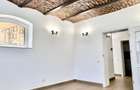 Casa de inchiriat, 3 camere, 3 bai, renovata, prima inchiriere.