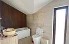 Giroc - Duplex despartit prin carport - 4 Camere - 2 Bai - Zona buna