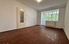 Bacau, apartament cu 3 camere, etaj 2/4, cu centrala, semicentral
