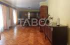 Casa in zona centrala 5 camere 2 bucatarii 3 bai curte comuna Cisnadie - 12