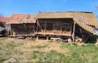 Vand loc de casa (casa)