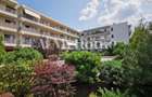 Superb Apartament cu 3 camere, piscina, 2 garaje, complet mobilat si utilat