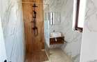 Giroc - Duplex despartit prin carport - 4 Camere - 2 Bai - Zona buna