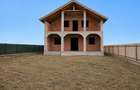 Casa la rosu pret 89,000 euro ( negociabil) - 3