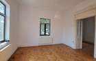 Casă cu 16 camere cu Canalizare în Capitale - 13