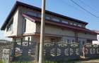 se vinde jumatate din duplex