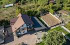 Proprietate cu doua locuin?e, salon de 120 mp ?i teren de 1.800 mp - 14