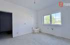 Comision 0% Duplex de vanzare, 5 camere despartit prin garaj - Mosnita Veche