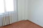 De vanzare apartament 3 camere - 2