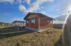 Casa in Les cu doua dormitoare de vanzare Se ofera spre vanzare casa la rosu situata in localitatea Les, intr-o zona linistita