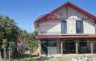 Casa / Vila cu 4 camere de vanzare
