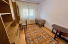 INCHIRIEZ apartament 4 camere decomandat, zona Vasile Aaron - 2