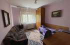 Se cauta 1 fata sau 2 fete pentru un apartament cu 4 camere 86 mp