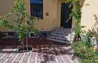 Casa 5 camere, 3 bai,2 bucatarii, 200 mp utili, 370 mp teren