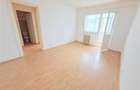 Apartament 3 camere semidecomandat, zona Milcov - 1