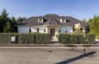 Casă deosebită în Balotești, stil bavarez, 260 mp utili, teren 556 mp și garaj