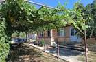Casa cu curte si gradina - zona linistita si frumoasa