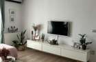 Vand apartament deosebit, situat intr-o zona semicentrala, linistita si foarte placuta, ideal pentru cei care isi doresc confort si intimitate.