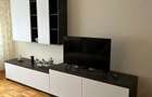 Proprietar vand apartament 2 camere decomandat, situat in Micro 17.