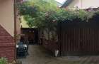 vanzare . Spatiu comercial ?i teren - 1