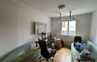 Apartament cu 4 camere, decomandat, etaj 1/4, boxa, balcon