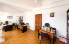 | Vila de INCHIRIAT | 12 camere | Soseaua NORDULUI | - 8