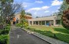 Arhitectura contemporana | piscina interioara | 4000 mp teren | padurea Baneasa