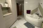 Vand apartament 3 camere, 2 bai, sauna, etaj 2 Str. Venus, Bacau