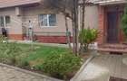 Casa cu doua apartamente si curte zona Turnisor