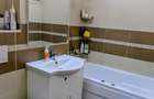 Apartament cu trei camere -decomandat - 2