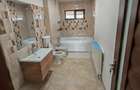 Casă cu 5 camere cu Teren 1644 Mp în Văcărești