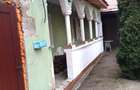 O casa cu doua apartamente in zona centrala - 3
