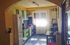 De vanzare apartament 3 camere - 2