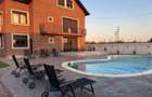 Casa cu piscina si ponton pe malul lacului - 9