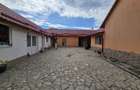 Casa renovata, cu 2924 mp teren. Front stradal 38 m. Garaj 2 masini. - 4