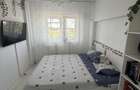 Apartament cu 3 camere semidecomandat în Titan