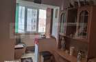 Apartament cu 3 camere, semidecomandat, etaj intermediar, zona Zamca - 1