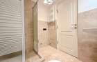 Inchiriez apartament 3 camere, Ultracentral, B-dul. Revolutiei, et.1 - 5