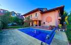 Vilă 8 camere cu piscină solară, garaj dublu și grădină - 1