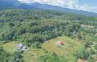 Casa de vacan?a la poalele Mun?ilor Fagara? | Teren 8.000 mp |