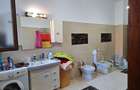 Resedinta deosebita,constr 2012,parc Carol 10min,7 camere,7 bai,2 locuri parcare